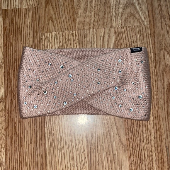 Victoria Secret - Picture 1 of 2